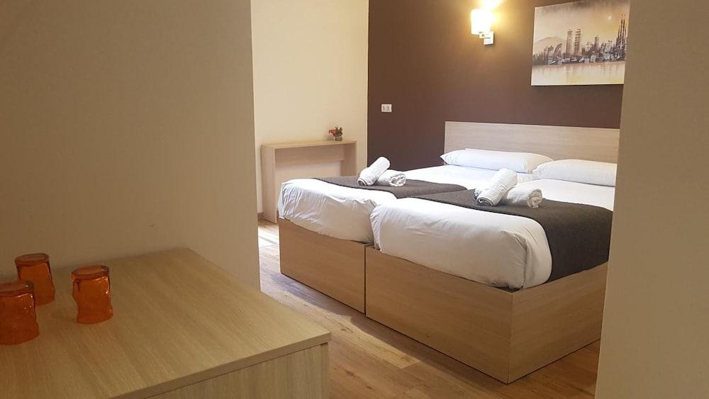 Hostal Barcelona Travel