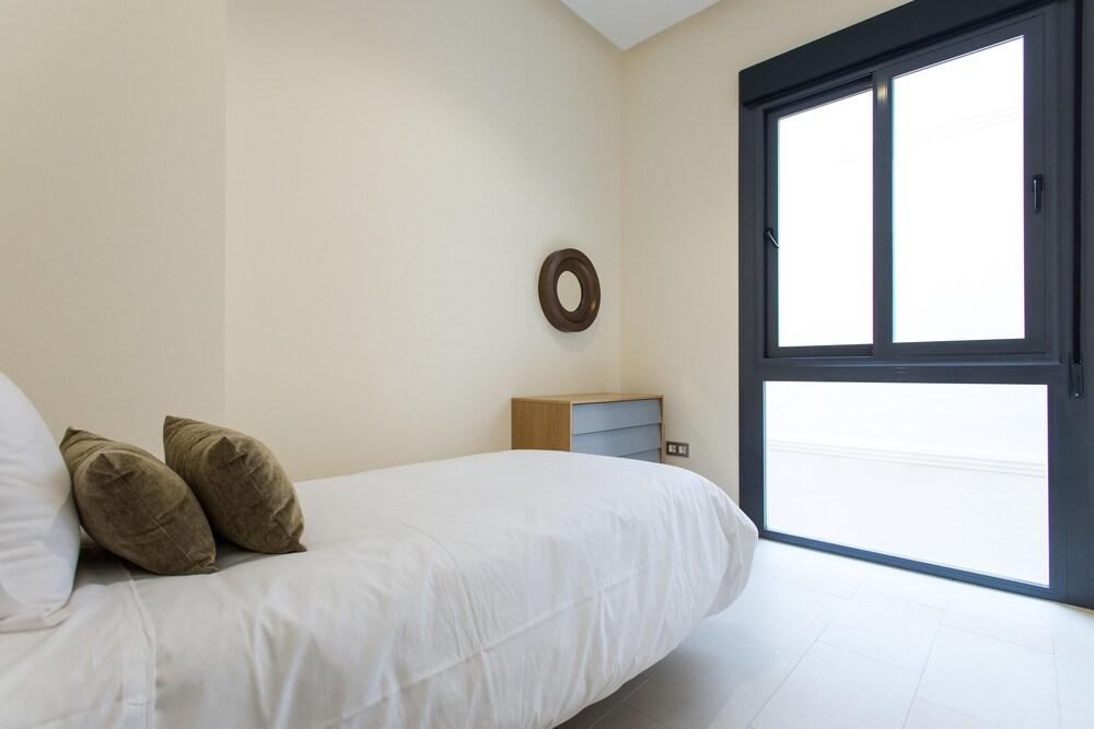 Guzman El Bueno Suites