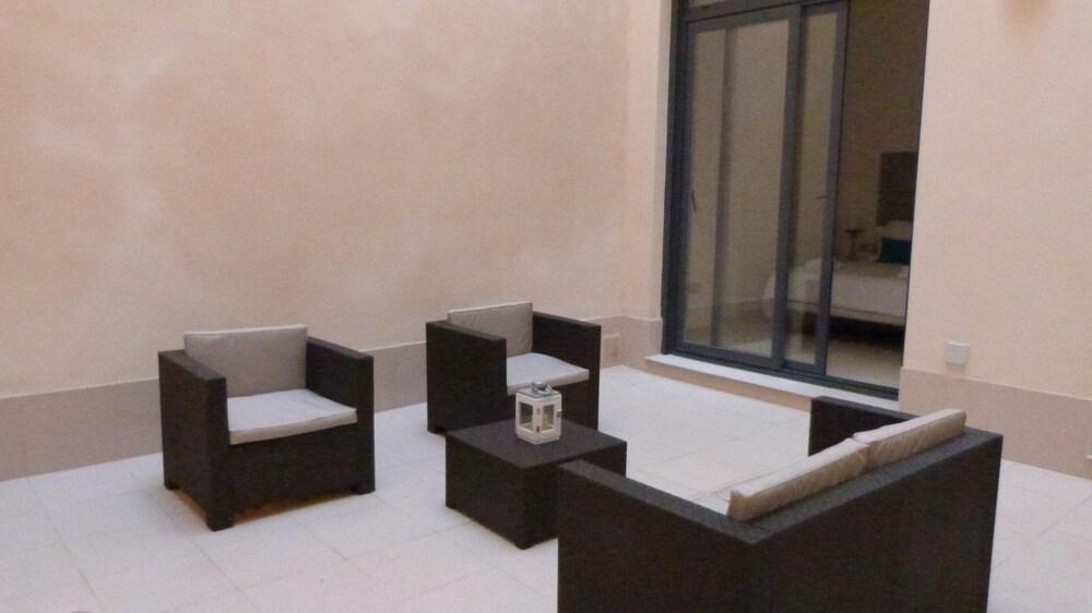 Guzman El Bueno Suites