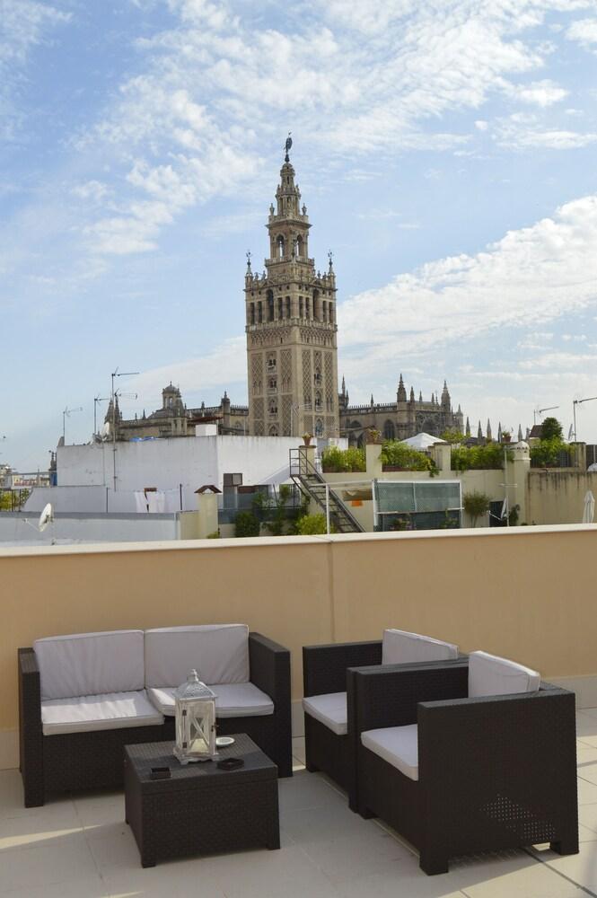 Guzman El Bueno Suites