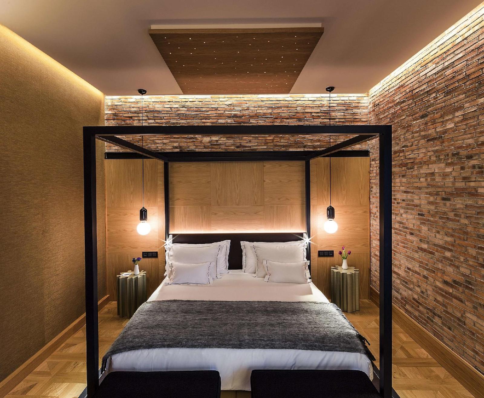 Monument Hotel