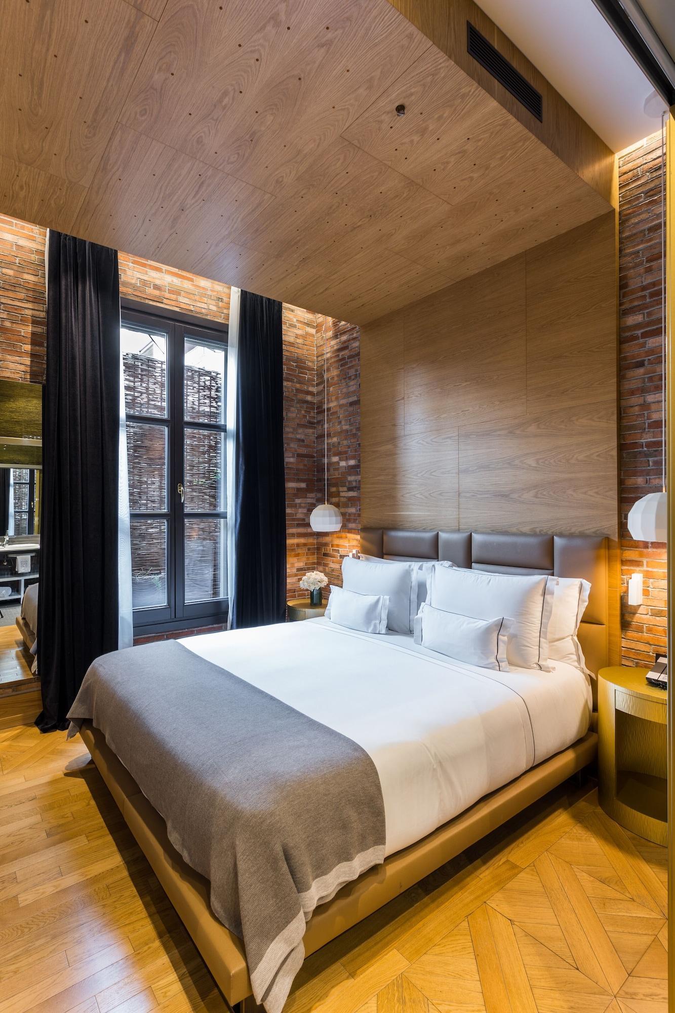 Monument Hotel