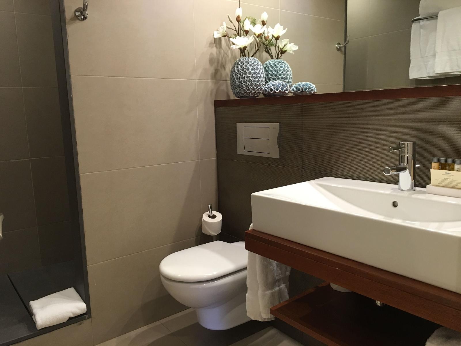 Duquesa Suites Landmark Hotel By Duquessa Hotel Collection