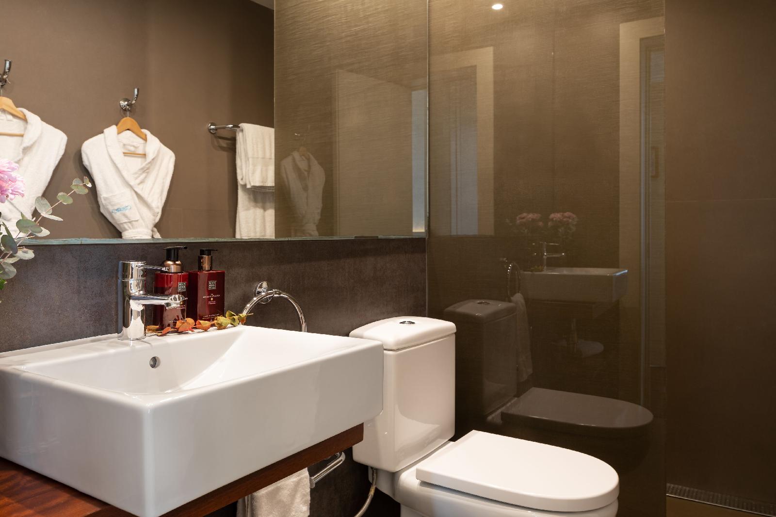 Duquesa Suites Landmark Hotel By Duquessa Hotel Collection