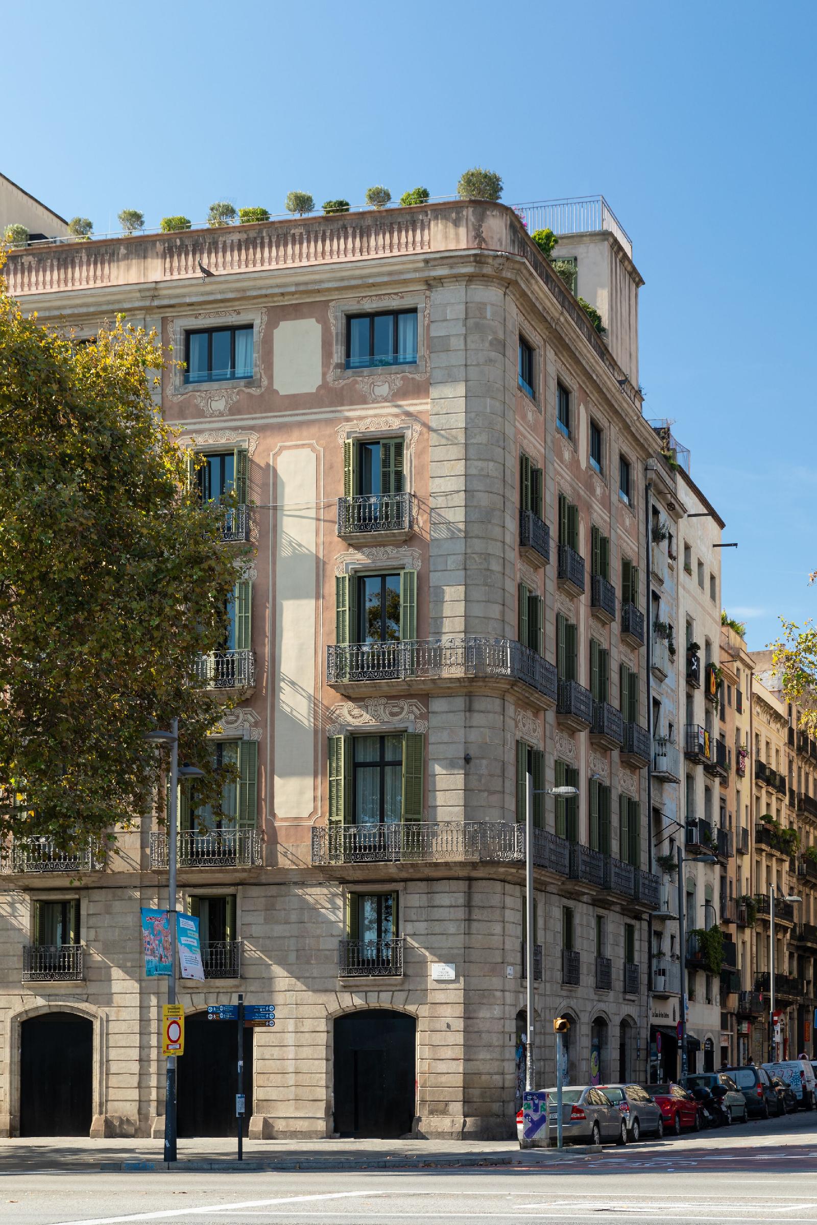 Duquesa Suites Landmark Hotel By Duquessa Hotel Collection