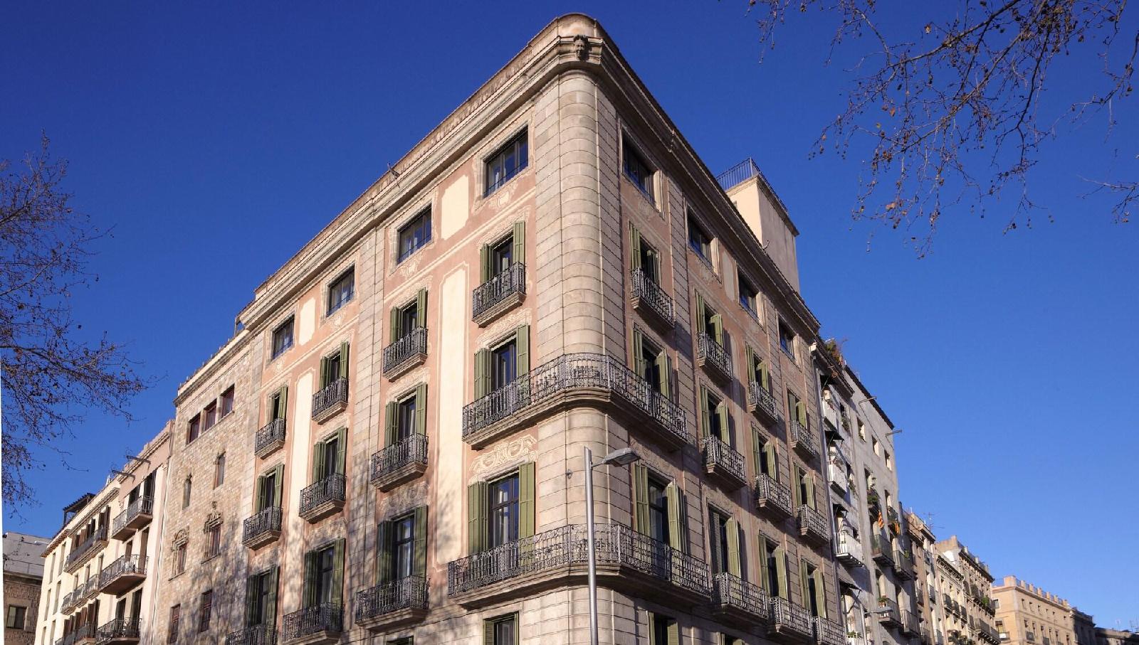 Duquesa Suites Landmark Hotel By Duquessa Hotel Collection