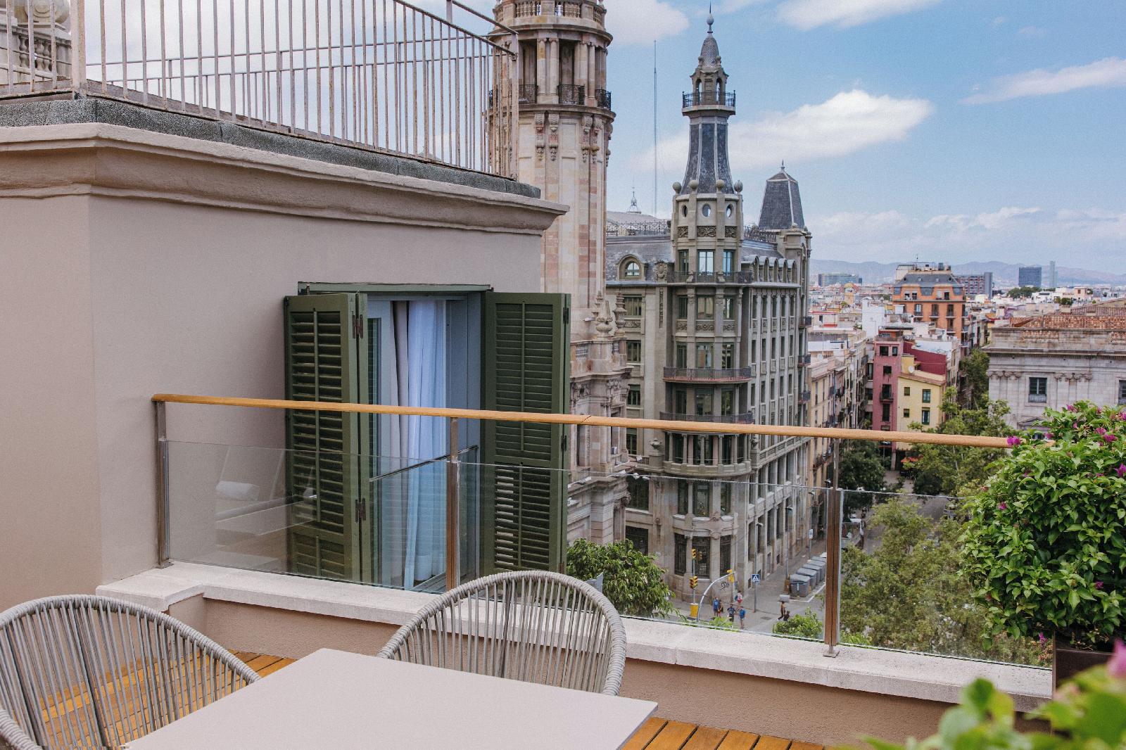 Duquesa Suites Landmark Hotel By Duquessa Hotel Collection