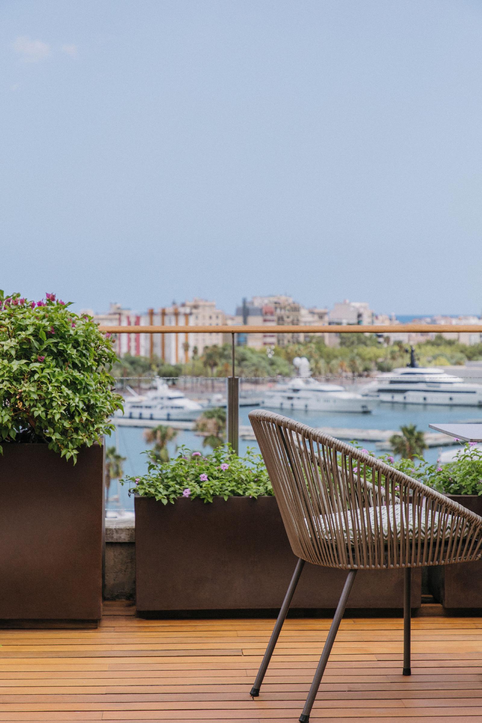 Duquesa Suites Landmark Hotel By Duquessa Hotel Collection