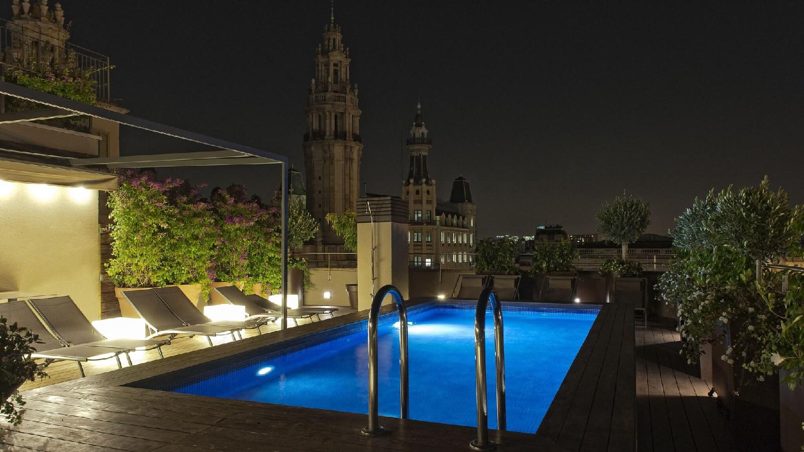 Duquesa Suites Landmark Hotel By Duquessa Hotel Collection