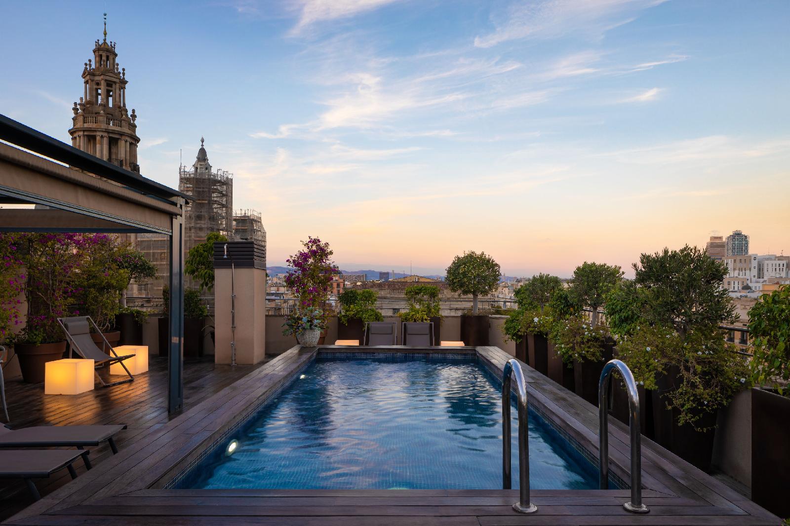 Duquesa Suites Landmark Hotel By Duquessa Hotel Collection