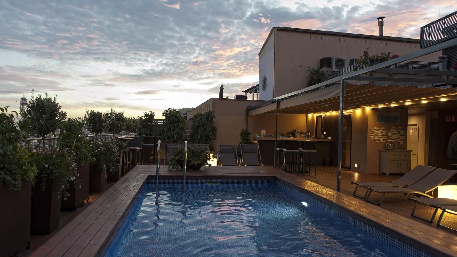 Duquesa Suites Landmark Hotel By Duquessa Hotel Collection