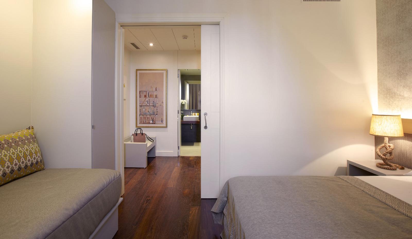 Duquesa Suites Landmark Hotel By Duquessa Hotel Collection
