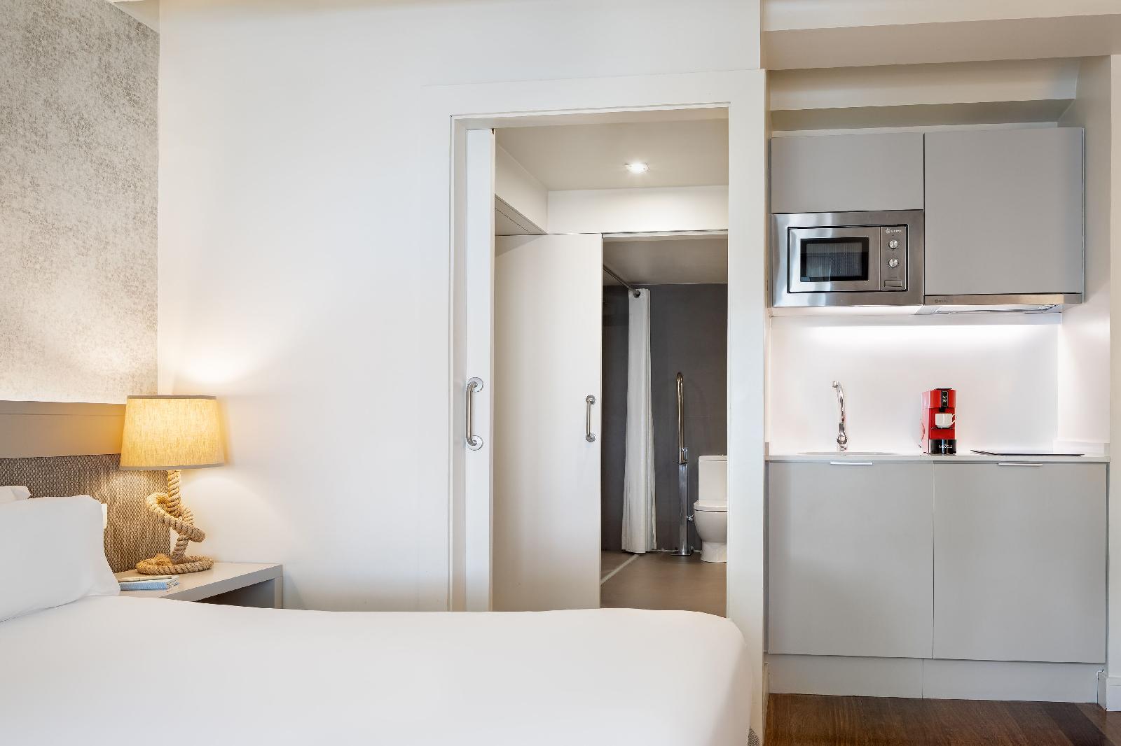 Duquesa Suites Landmark Hotel By Duquessa Hotel Collection