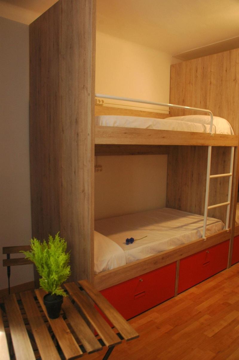 Break N Bed Hostel