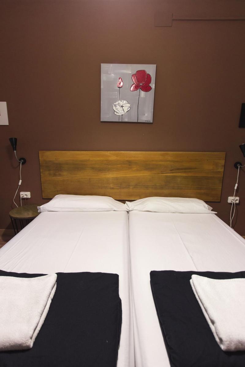 Break N Bed Hostel