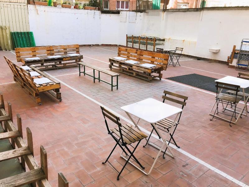 Break N Bed Hostel