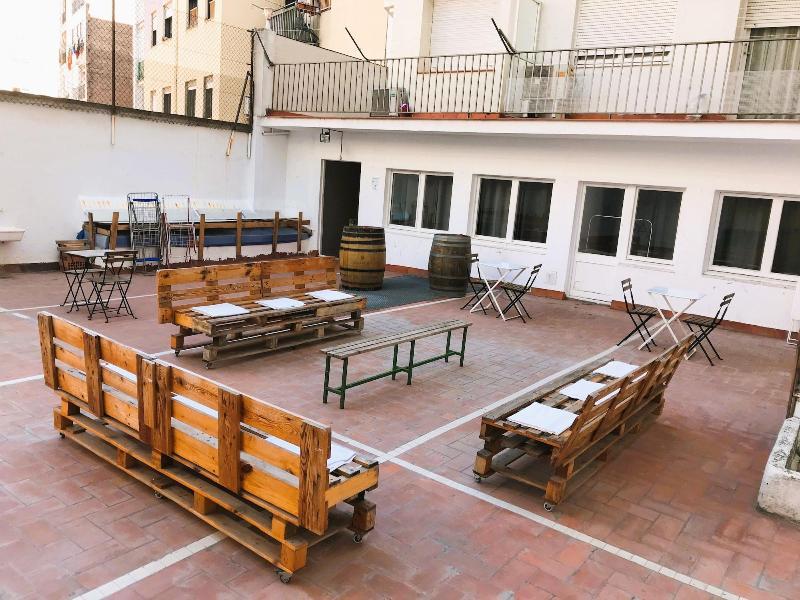 Break N Bed Hostel