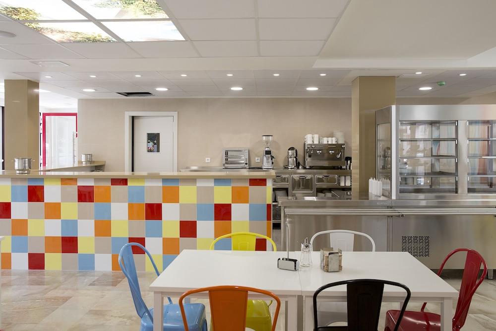 Funway Academic Resort - Adults Only