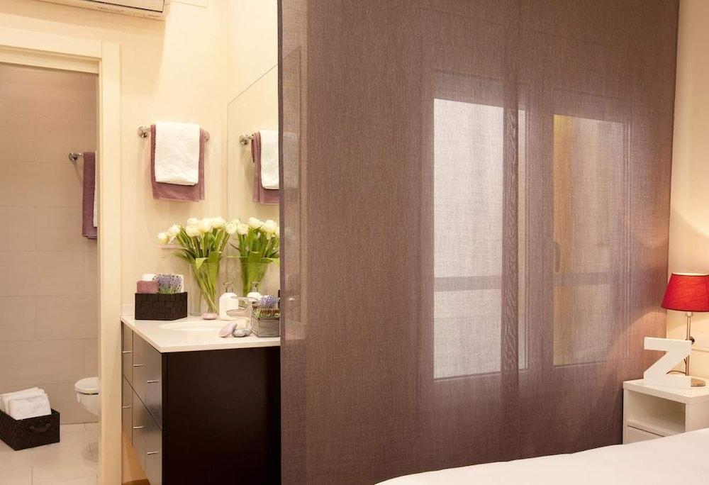 Enjoybcn Coliseum Apartments