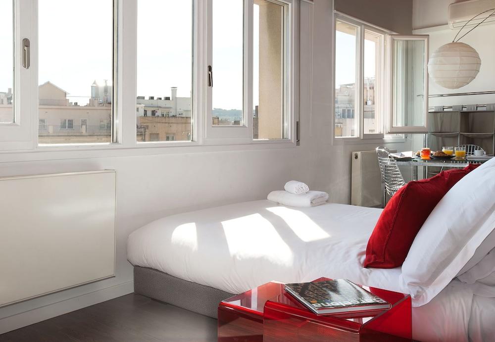 Enjoybcn Coliseum Apartments