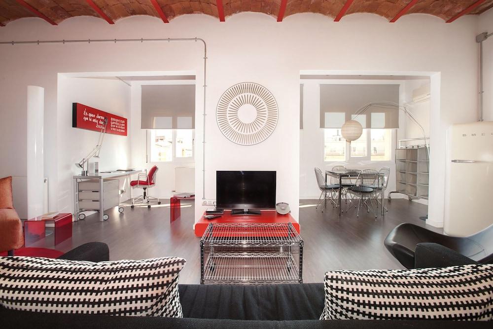 Enjoybcn Coliseum Apartments