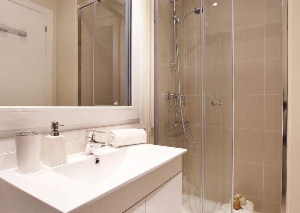 Enjoybcn Coliseum Apartments
