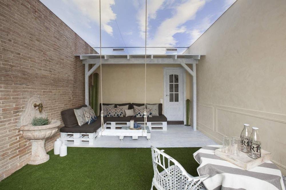 Enjoybcn Coliseum Apartments