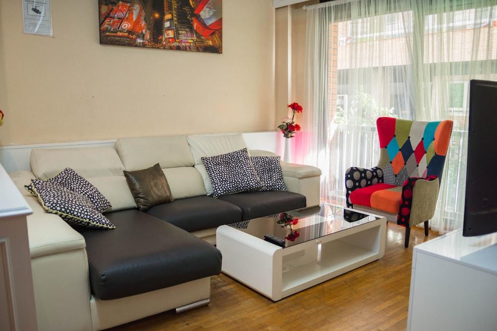Go Bcn Hostal Ideal Badal