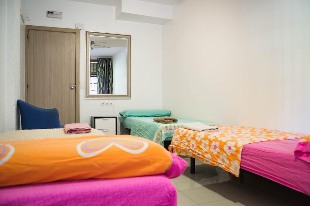 Go Bcn Hostal Ideal Badal