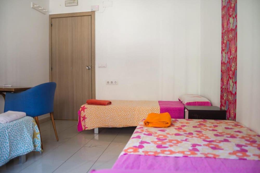 Go Bcn Hostal Ideal Badal
