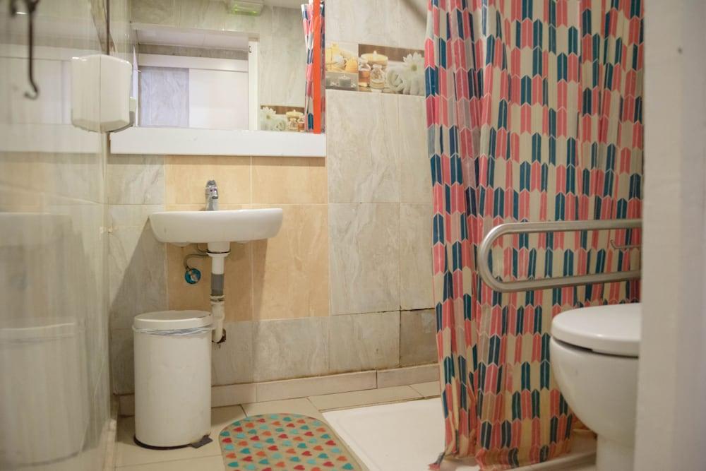 Go Bcn Hostal Ideal Badal