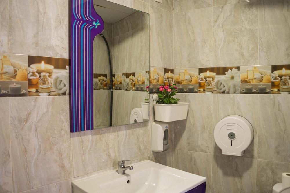 Go Bcn Hostal Ideal Badal