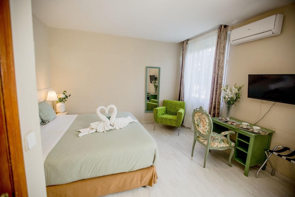 Hostal Escala Suites