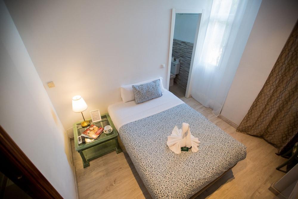 Hostal Escala Suites