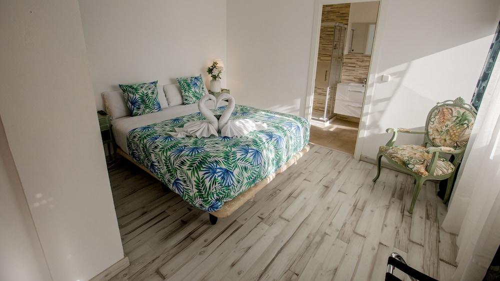 Hostal Escala Suites