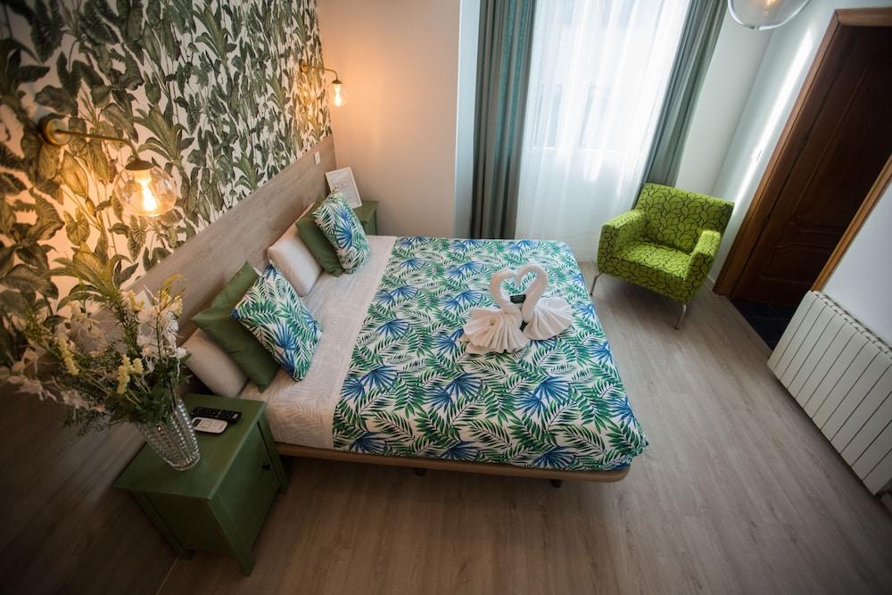 Hostal Escala Suites