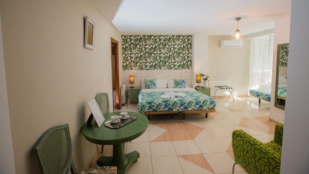 Hostal Escala Suites