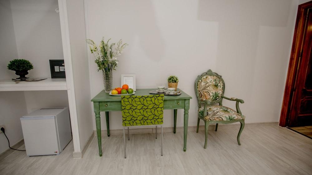 Hostal Escala Suites
