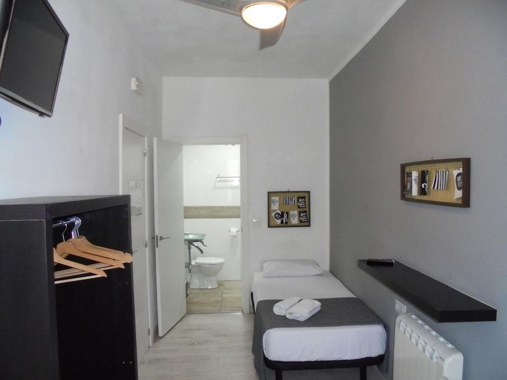 Hostal Easy Sants