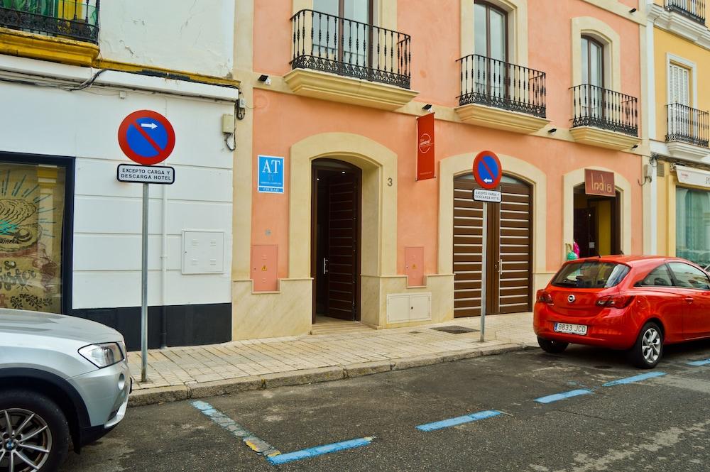 The Zentral Arenal Suites