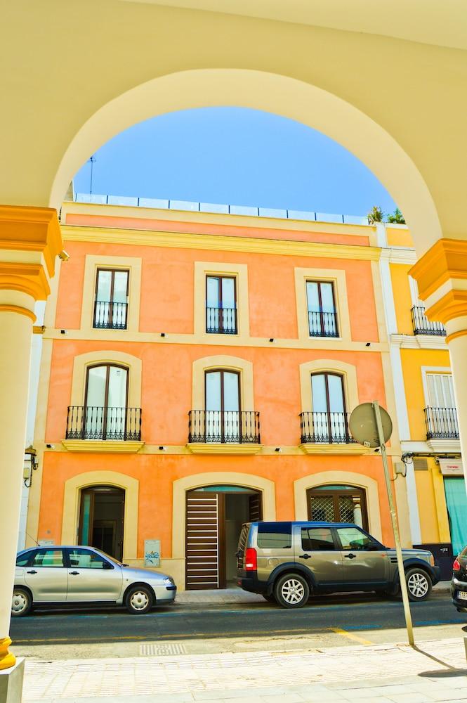 The Zentral Arenal Suites