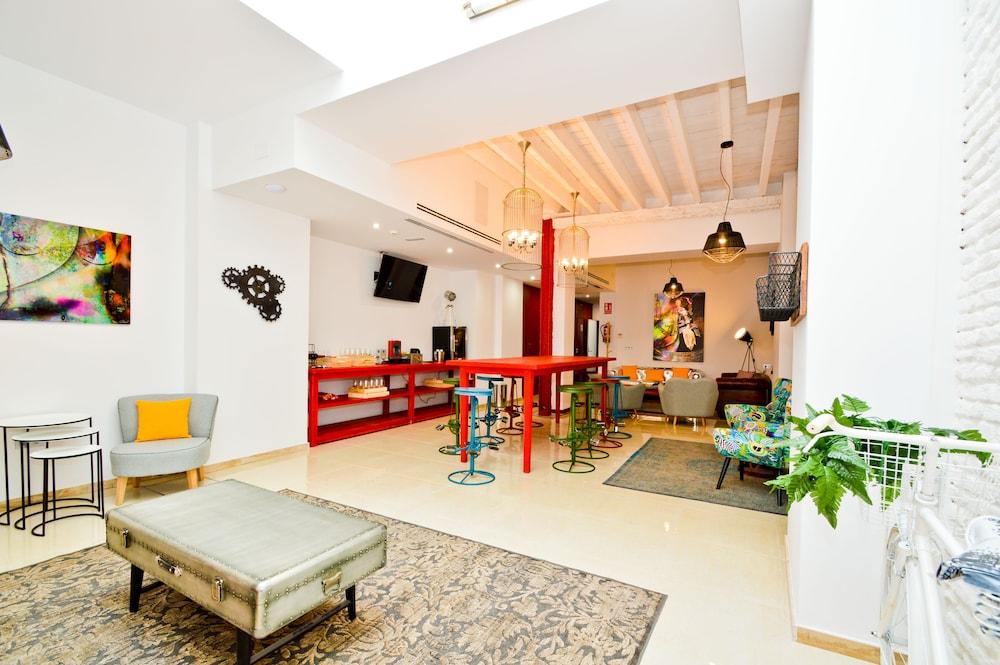 The Zentral Arenal Suites