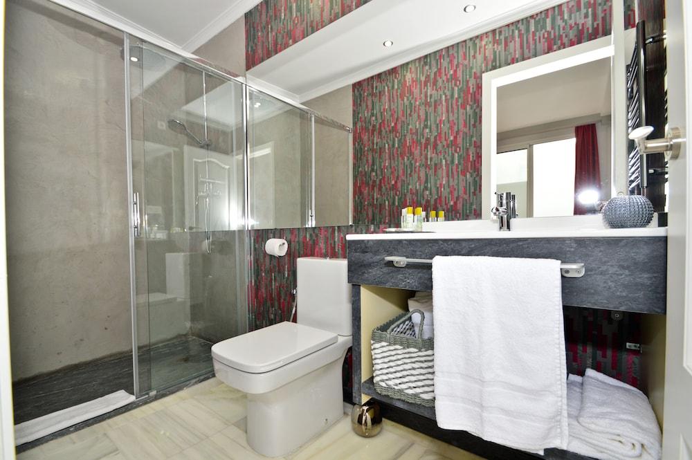 The Zentral Arenal Suites