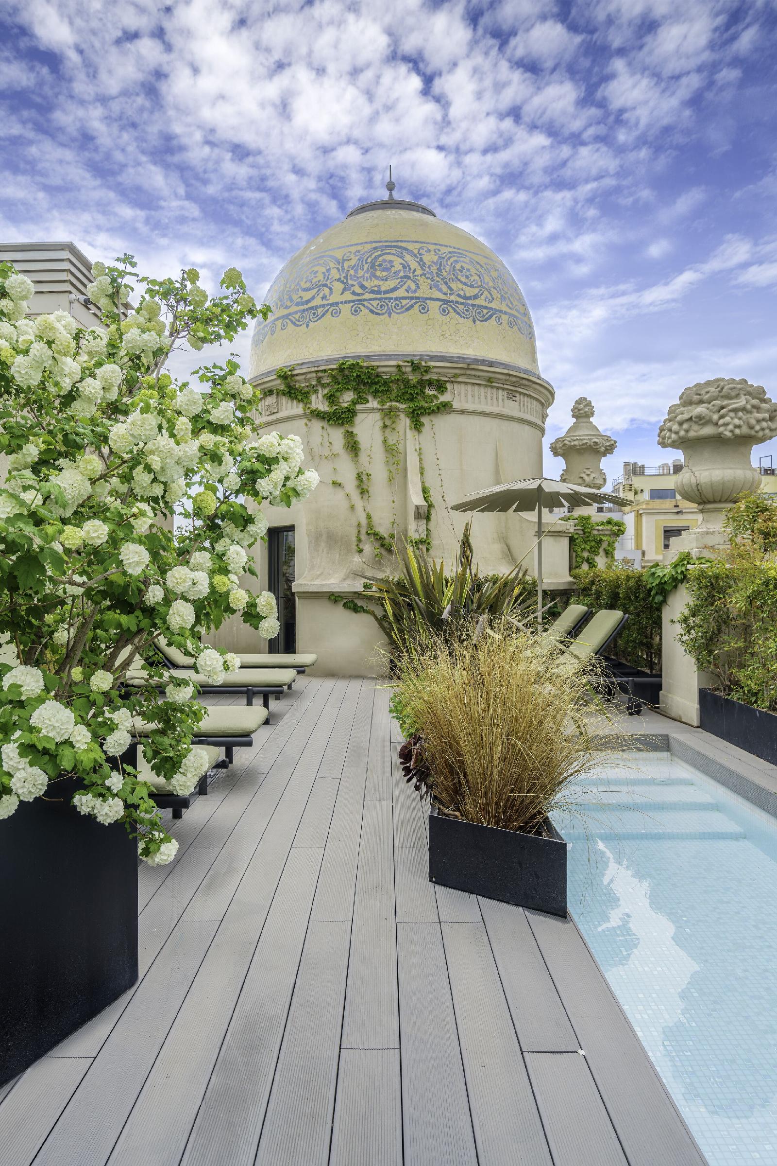Casagrand Luxury Apartments Barcelona