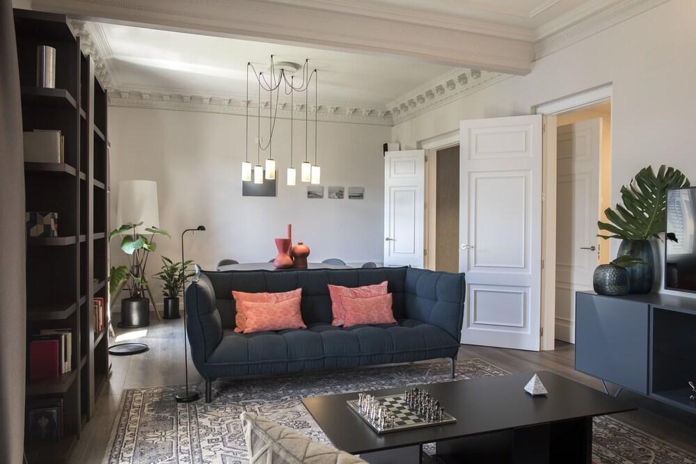Casagrand Luxury Apartments Barcelona