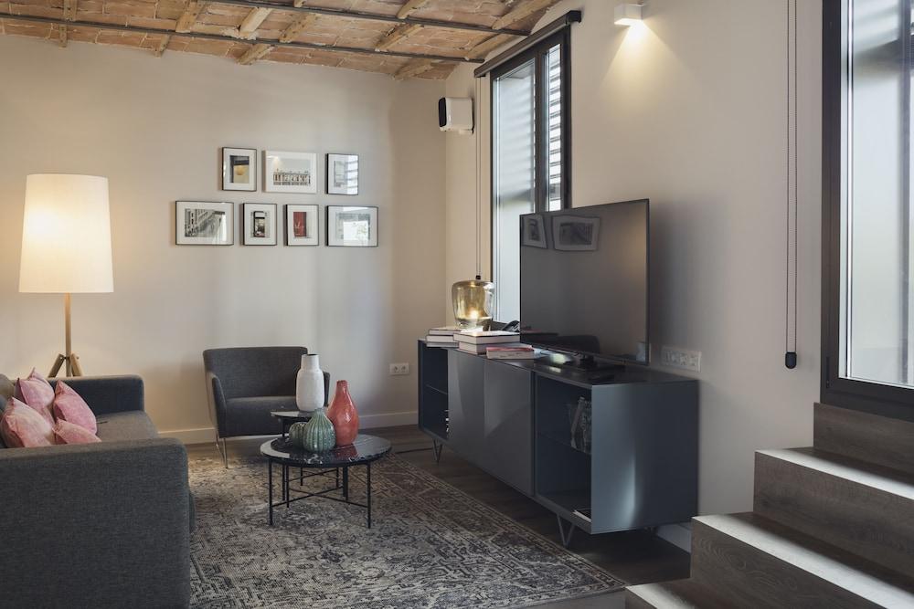 Casagrand Luxury Apartments Barcelona