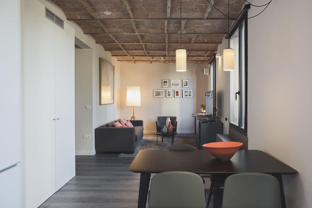 Casagrand Luxury Apartments Barcelona