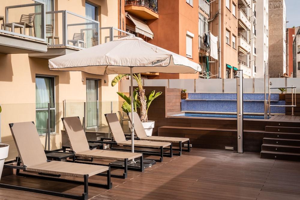 Arya Stadium Hotel