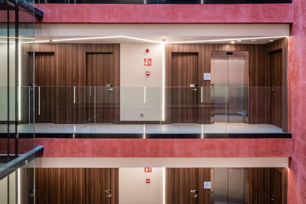 Arya Stadium Hotel