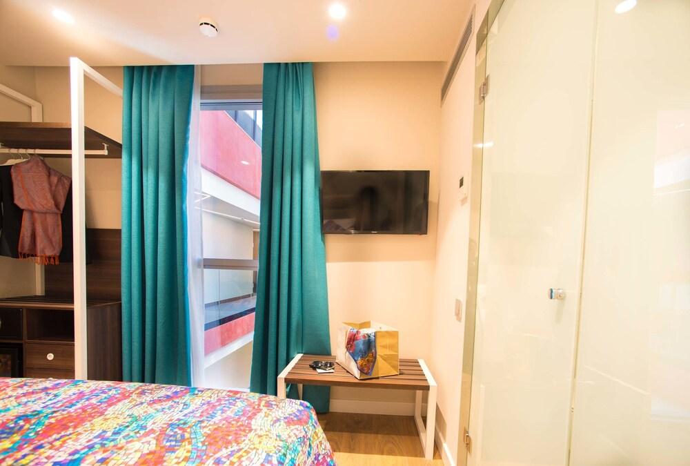 Arya Stadium Hotel